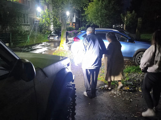 В Иванове бабушка и мама волонтёра «ЛизаАлерт» помогли пенсионеру с деменцией вернуться домой